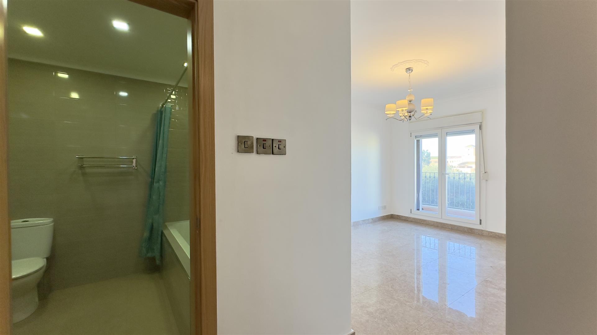 Image of Apartment - 3 Bedrooms - 2 Bathrooms for Sale in Gardiner's View-Gibraltar, Image 11